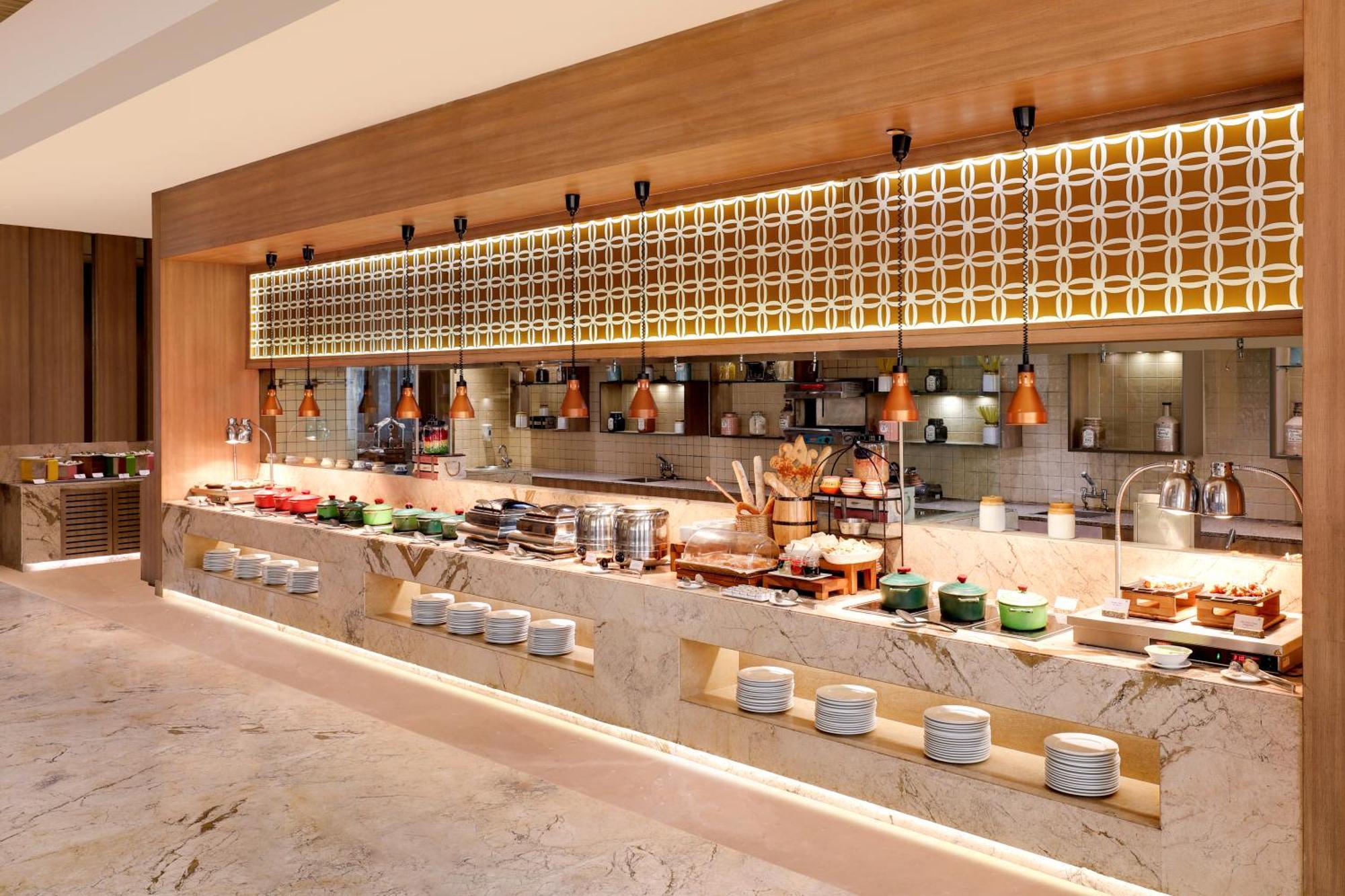 Sandal Suites By Lemon Tree Hotels Noida Exterior foto
