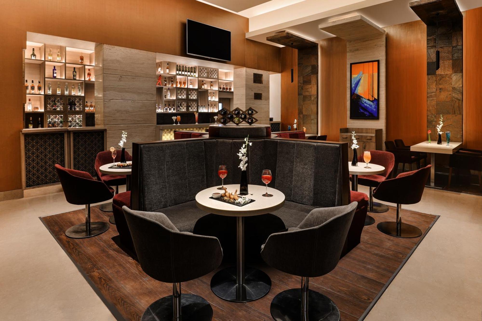 Sandal Suites By Lemon Tree Hotels Noida Exterior foto