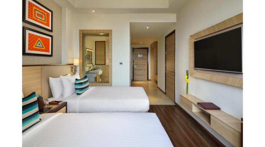 Sandal Suites By Lemon Tree Hotels Noida Exterior foto