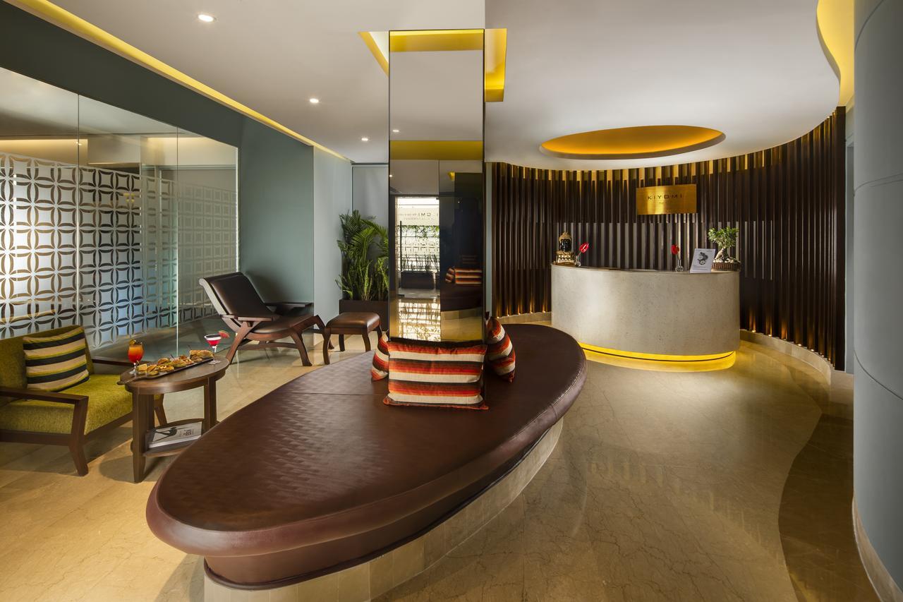 Sandal Suites By Lemon Tree Hotels Noida Exterior foto