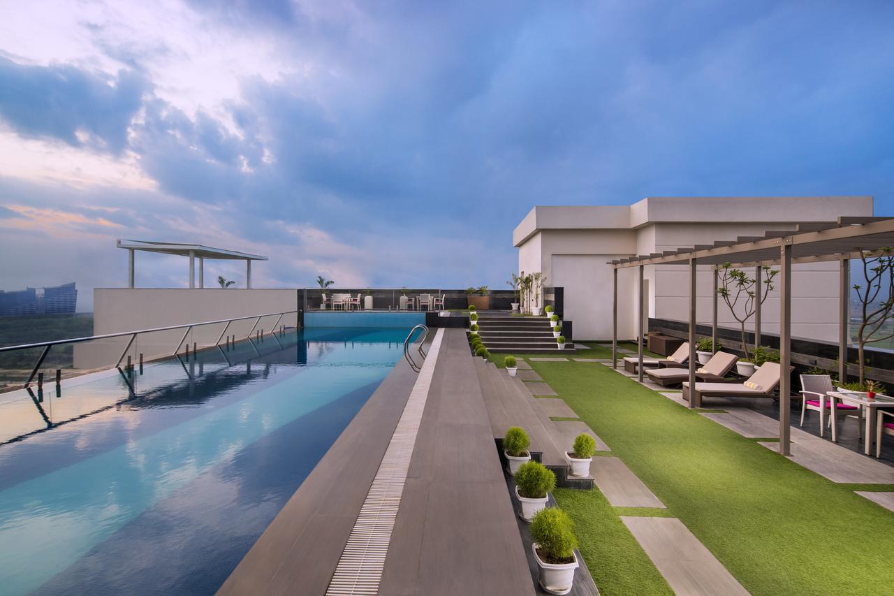 Sandal Suites By Lemon Tree Hotels Noida Exterior foto
