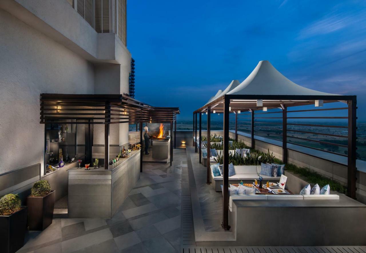 Sandal Suites By Lemon Tree Hotels Noida Exterior foto
