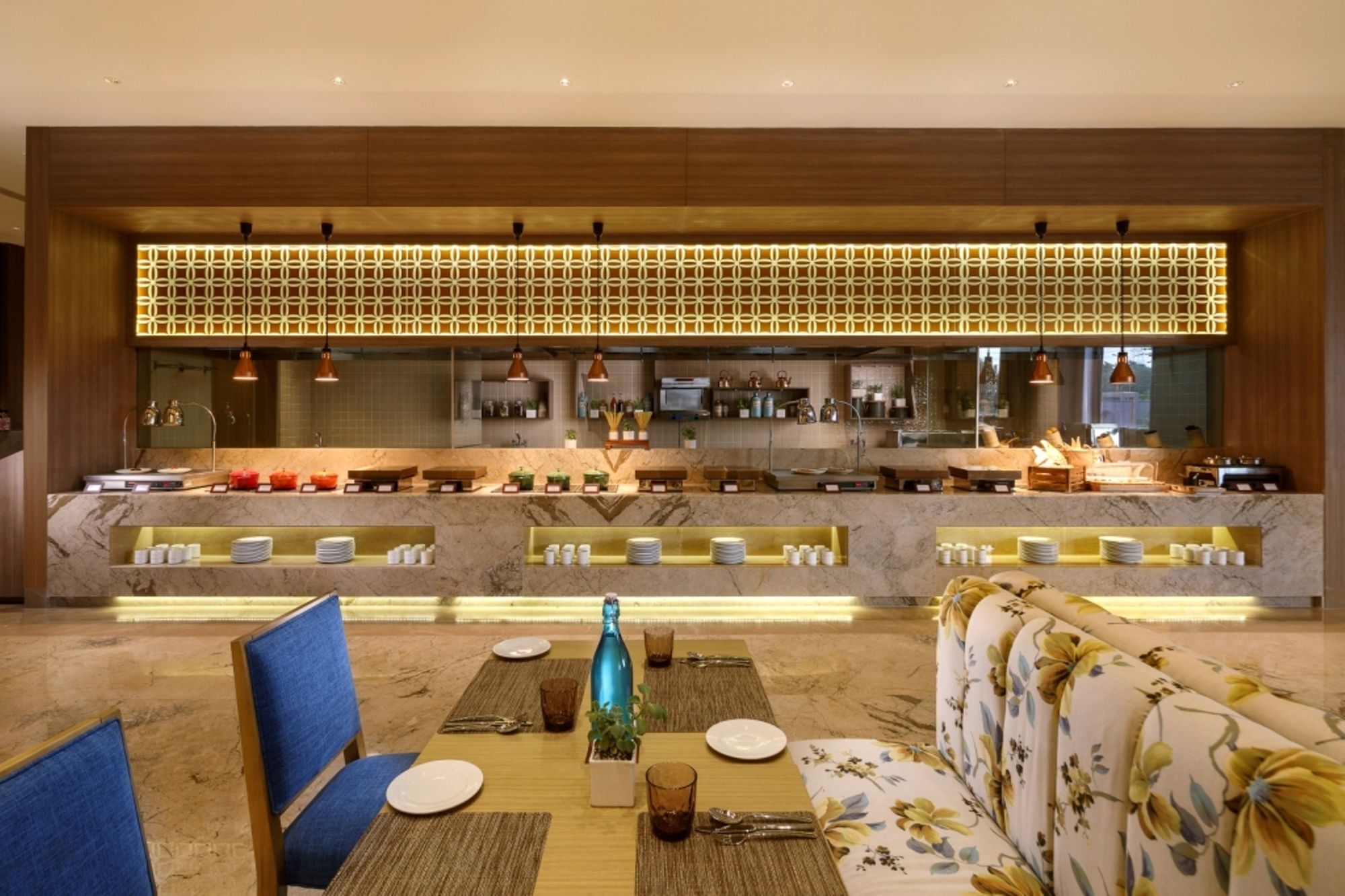 Sandal Suites By Lemon Tree Hotels Noida Exterior foto